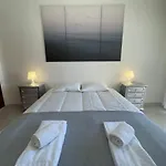 شقة Mar